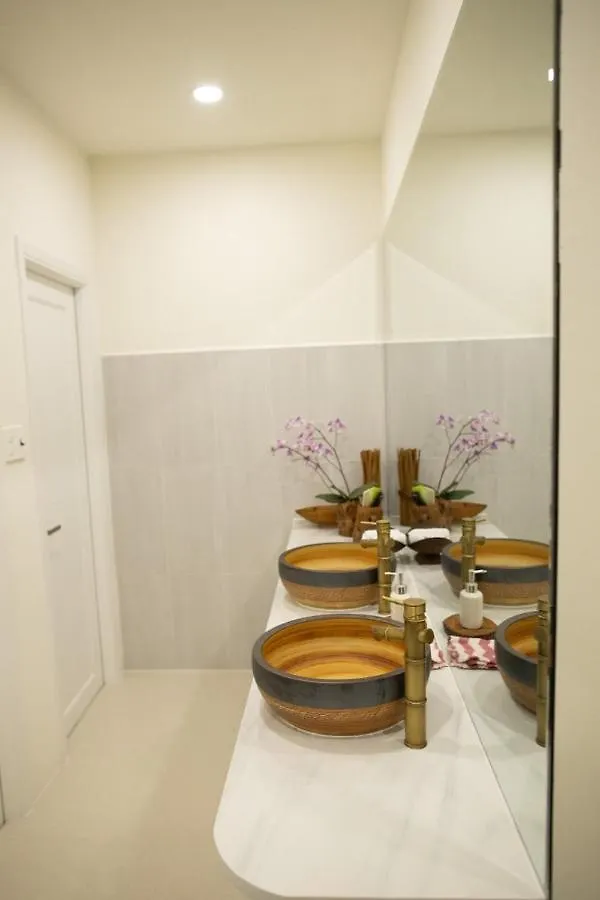 **  Ruby Hotel مدينة هوشي منه فيتنام